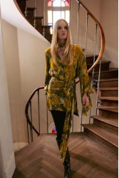 NIDODILEDA Verity Shawl Printed Mustard